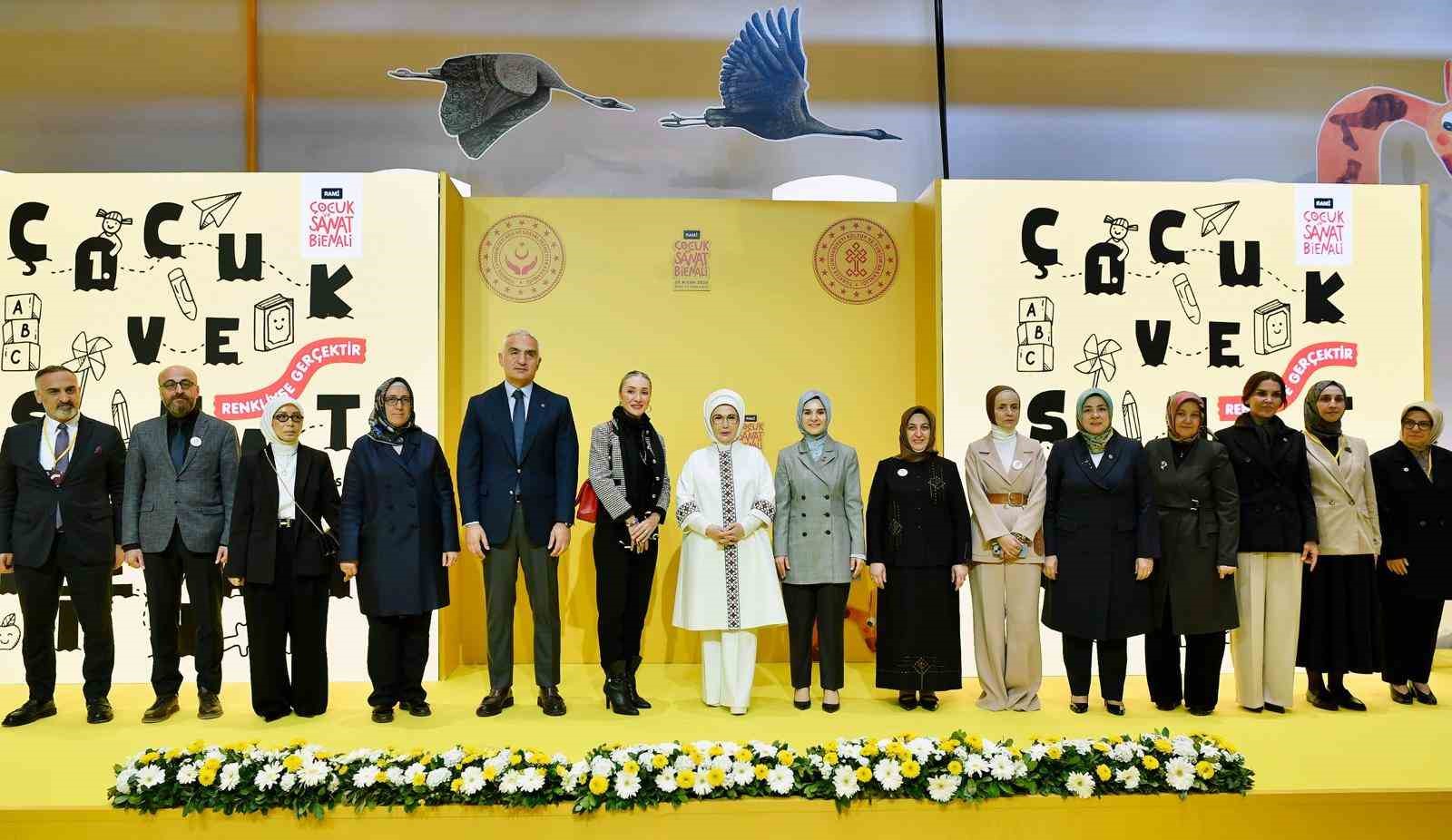 Emine Erdoğan:  Ailelerimiz, mutlaka çocuklarını Türk edebiyatına teşvik etmeli 
?v=1