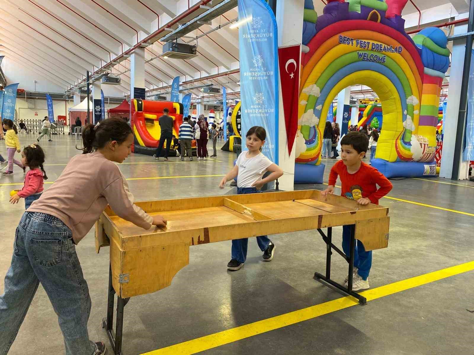 Aydın Büyükşehir’den çocuklara üç gün süren etkinlik
?v=1