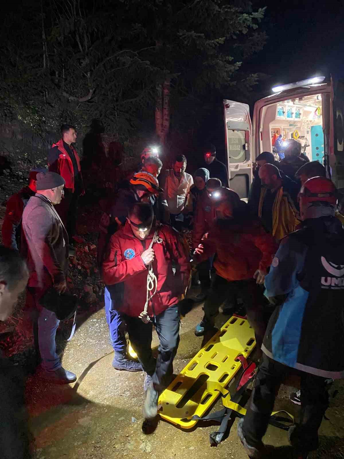 Kastamonu’da dağlık alanda uçurumdan düşen genç için ekipler seferber oldu
?v=1