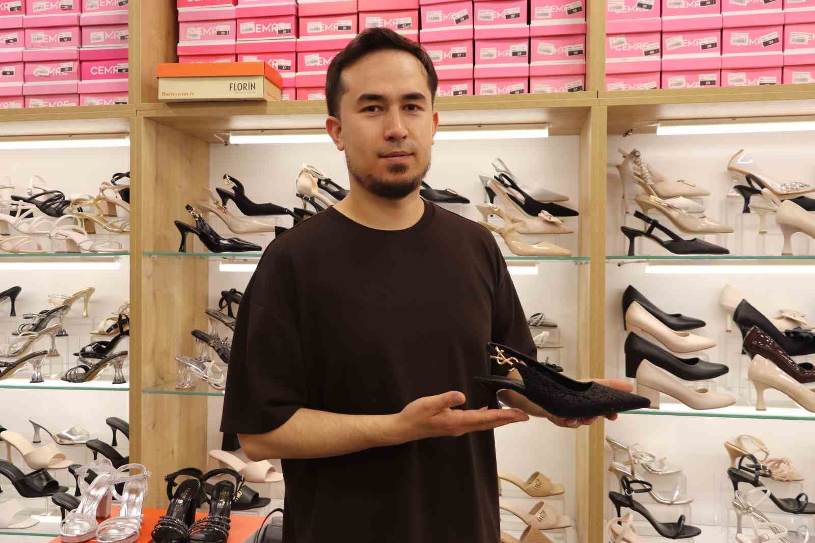 Ayakkabıcılarda kışlıklar raftan kalktı, yazlıklar geldi
?v=1