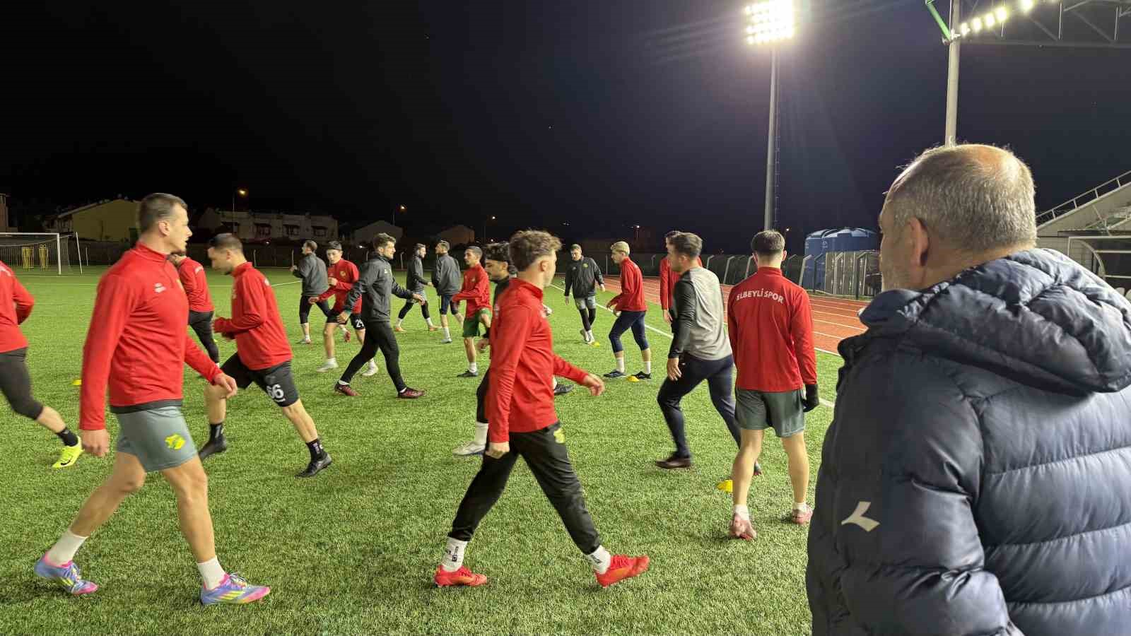 Hem başkan, hem teknik direktör, hem de malzemeci
?v=1