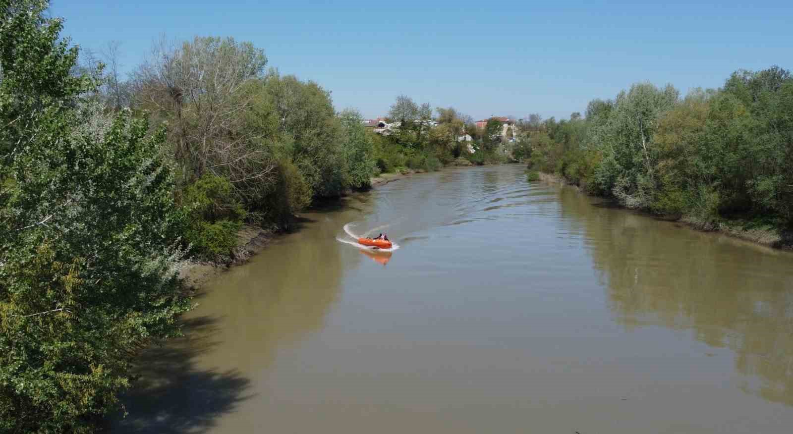 Nehre düşen çocuk için arama çalışmaları 6 gündür sürüyor
?v=1
