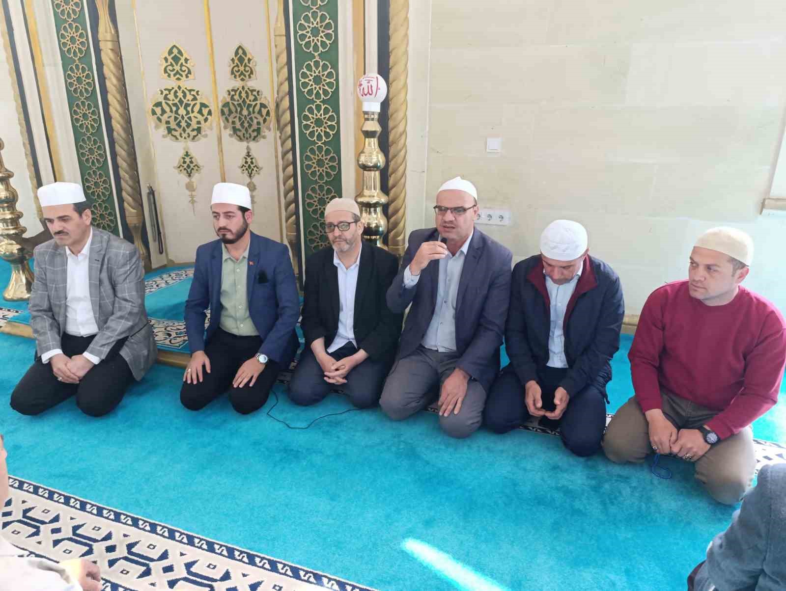 Selendi’de hacı adayları dualarla uğurlandı
?v=1