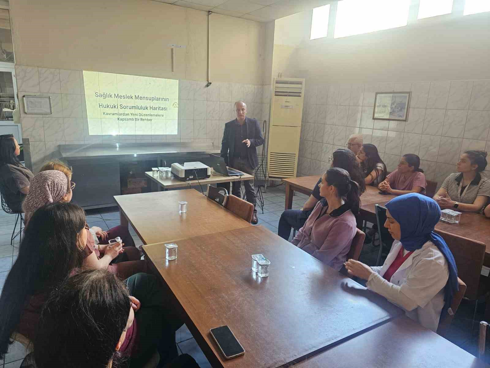 Atatürk Devlet Hastanesi’nde sağlık çalışanlarına hukuki eğitim
?v=1