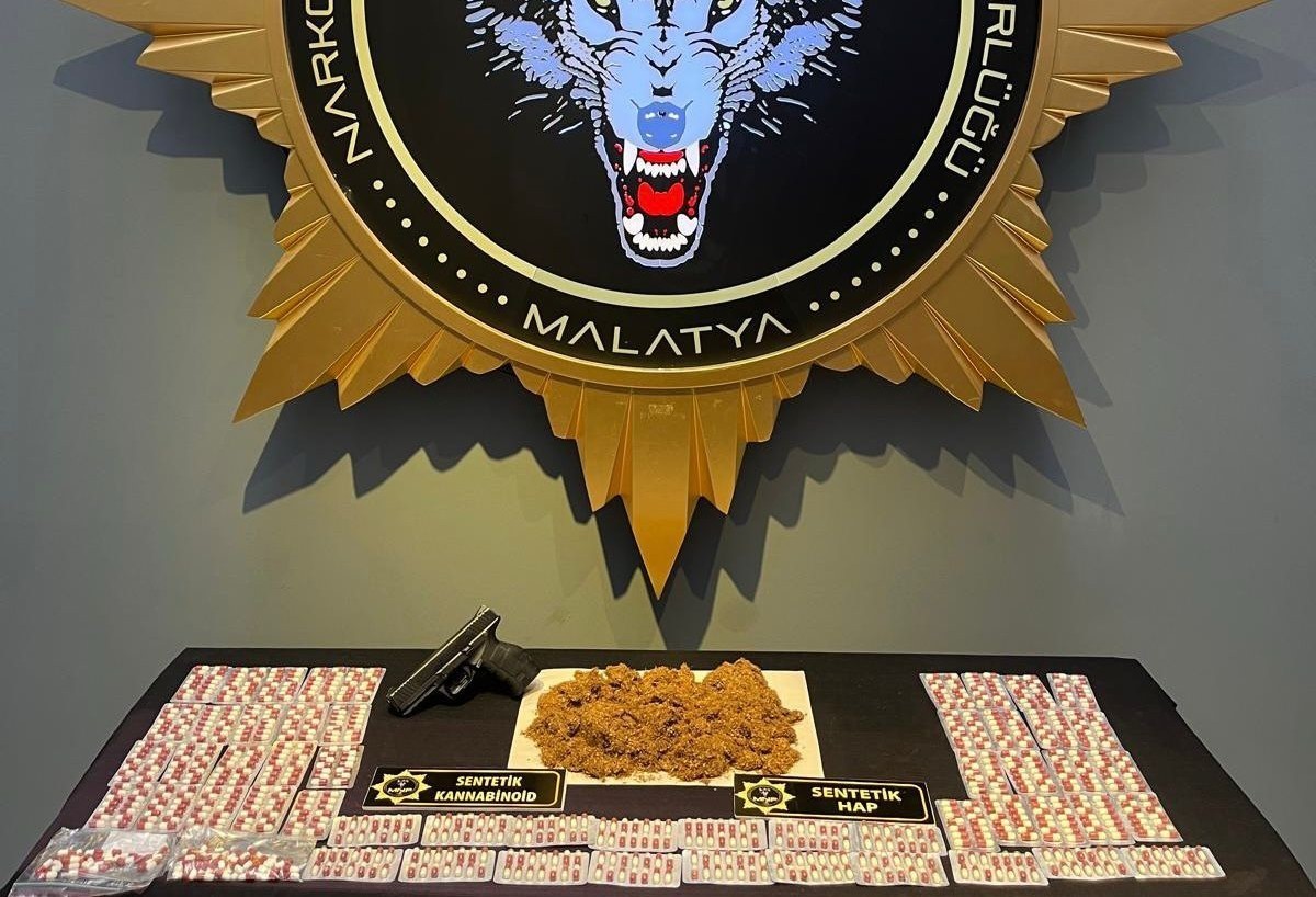 Malatya’da torbacı operasyonu: 5 gözaltı
?v=1