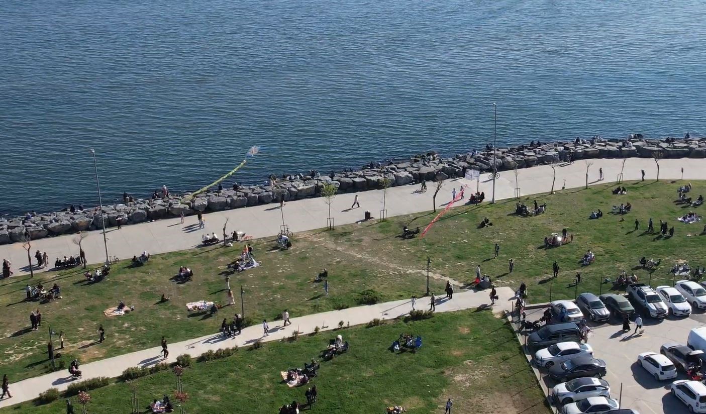 Avcılar’da havaların ısınmasını fırsat bilen vatandaşlar sahile akın etti
?v=1