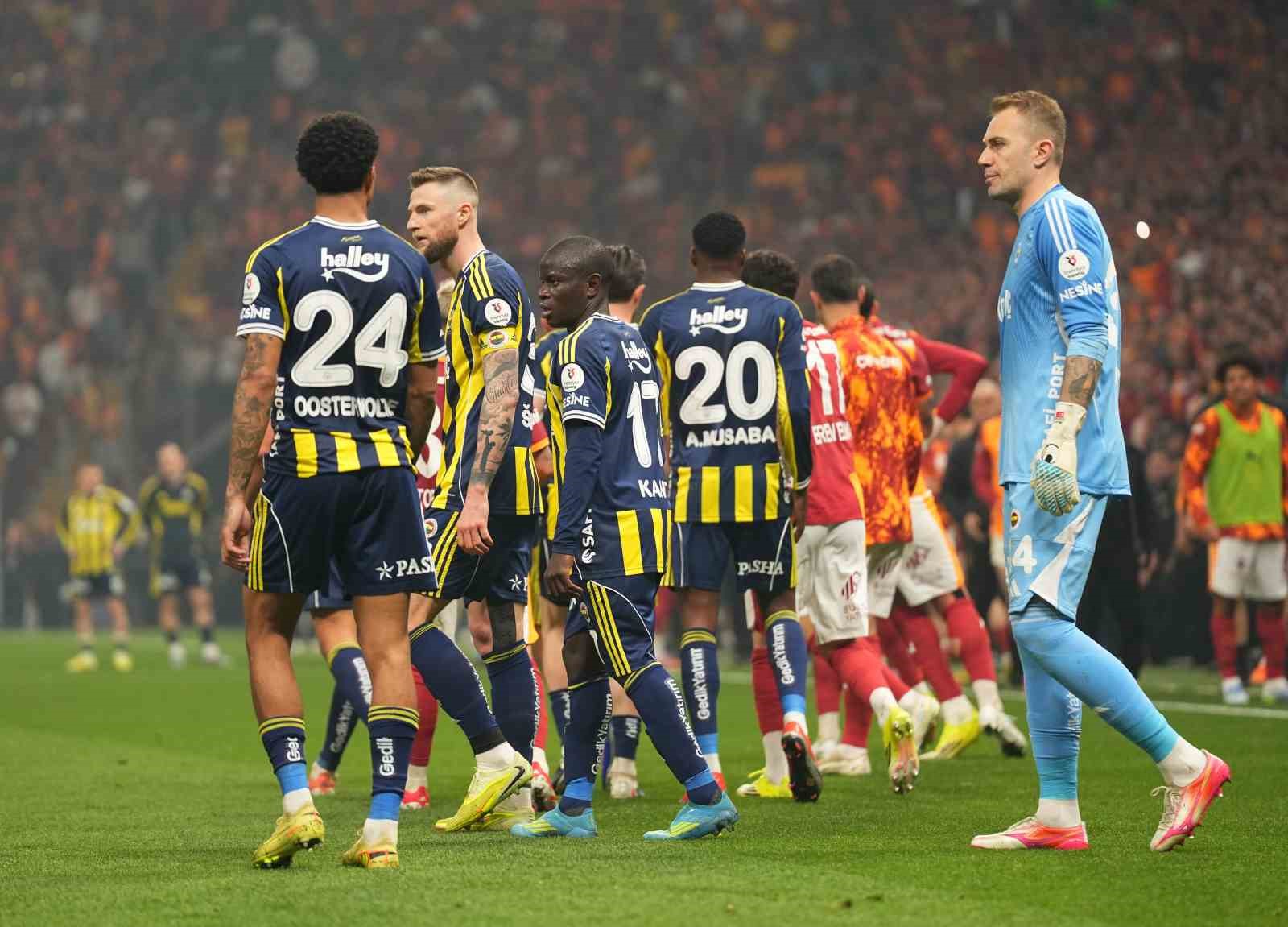 Fenerbahçe, bu sezon ilk kez derbi kaybetti
?v=1