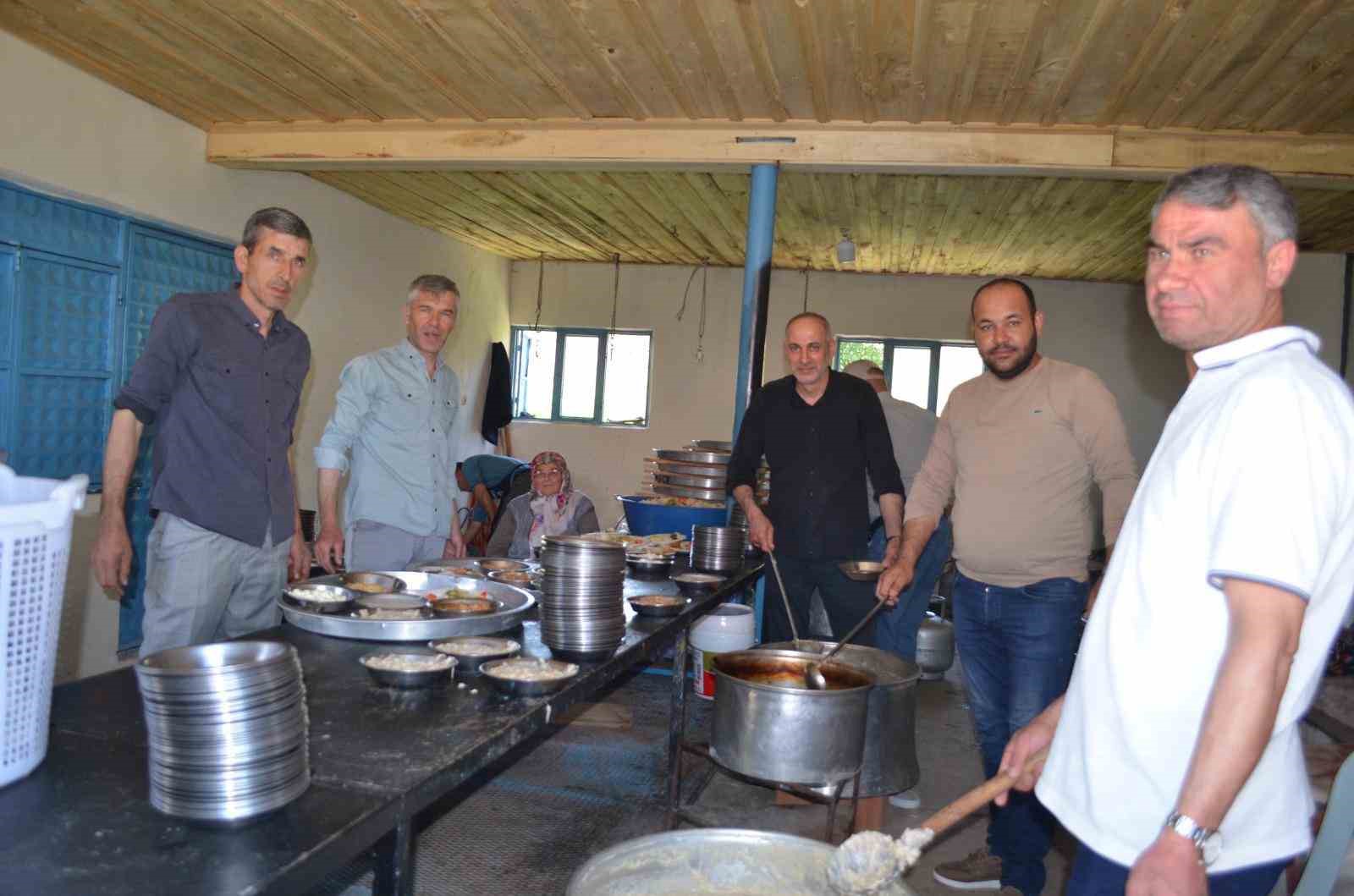 Gördes’te geleneksel köy hayrına yoğun katılım
?v=1
