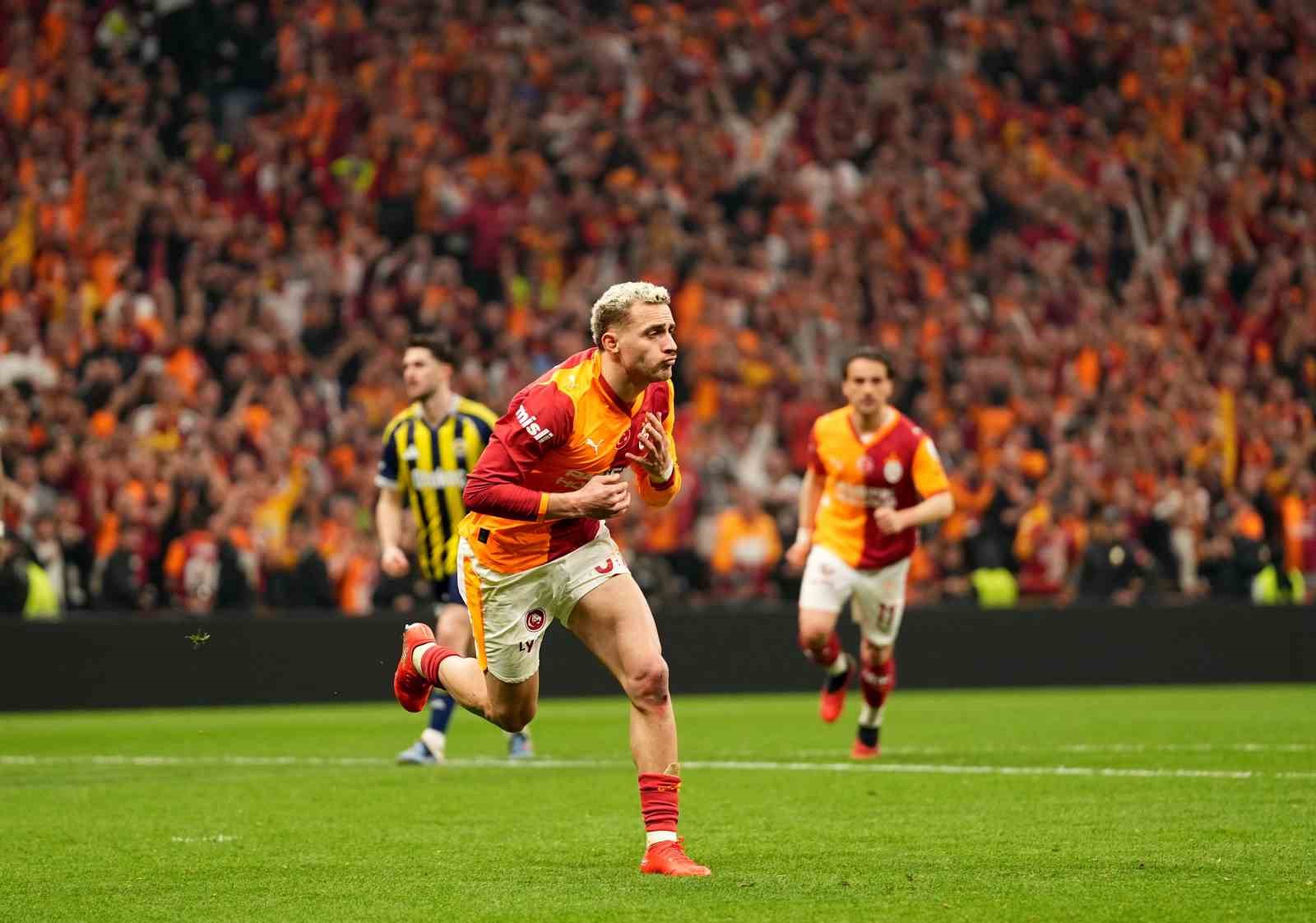 Galatasaray 25 sene sonra evinde Fenerbahçe’ye karşı penaltıdan gol attı
?v=1