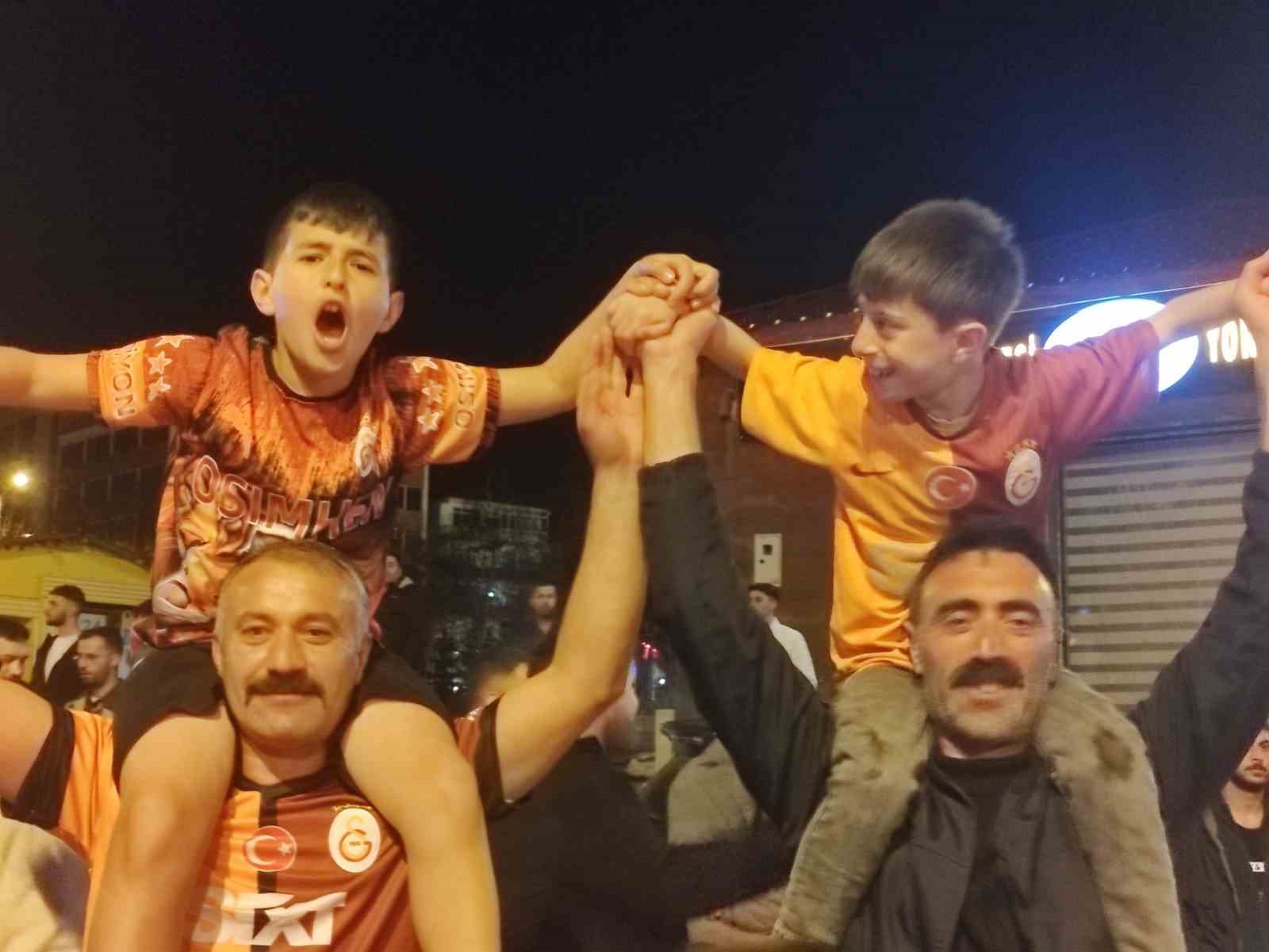Galatasaray’ın Fenerbahçe galibiyeti sonrası Ardahan’da büyük coşku
?v=1