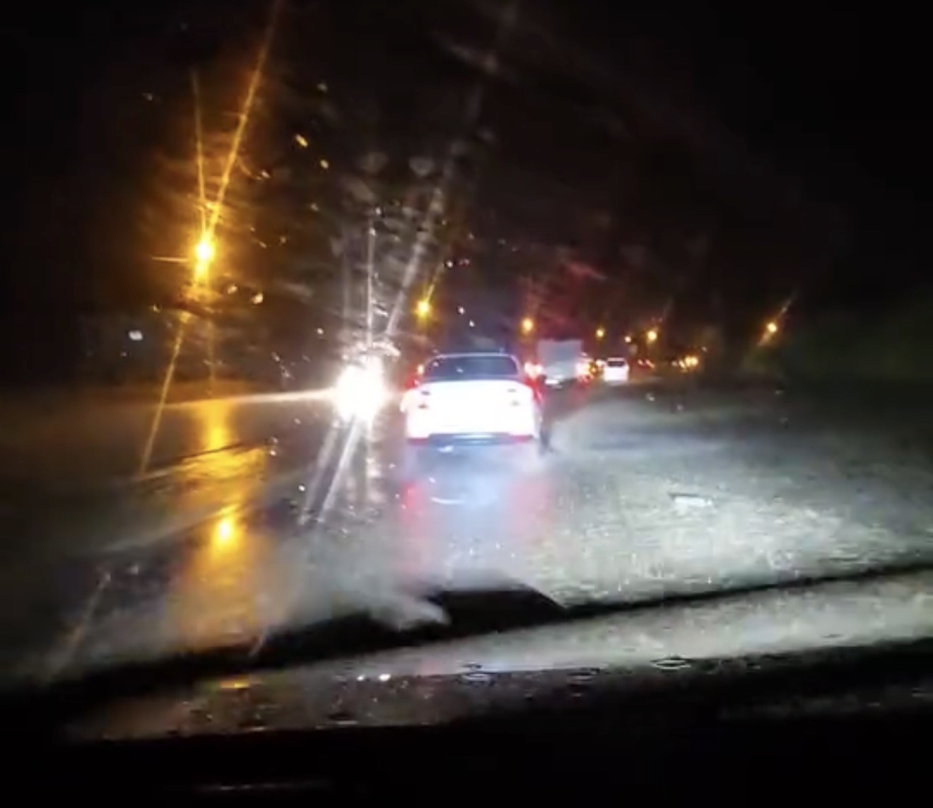 Karayoluna düşen taşlar ulaşımda aksamalara neden oldu
?v=1