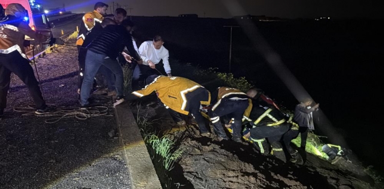 Şanlıurfa’da şarampole düşen araçta aynı aileden 5 kişi yaralandı?v=1