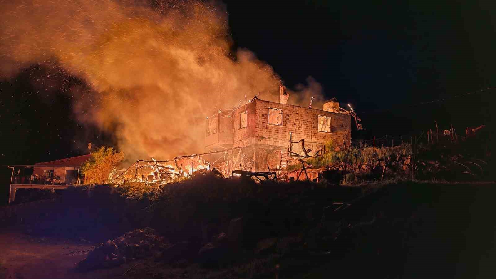 Demirci’de korkutan ev yangını
?v=1