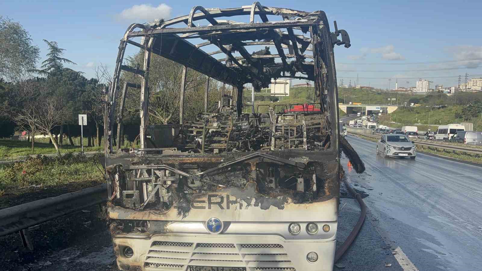 Bayrampaşa’da minibüs alevlere teslim oldu
?v=1