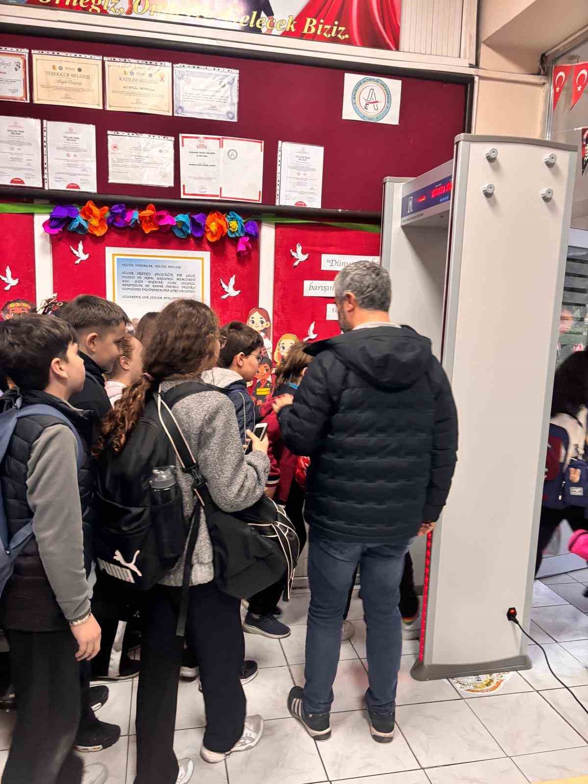 Altıeylül Ortaokulu artık daha güvenli
?v=1