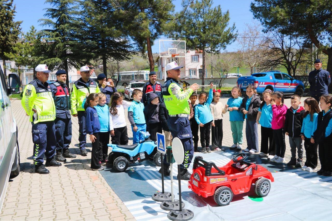 Simav’da öğrencilere trafik eğitimi
?v=1