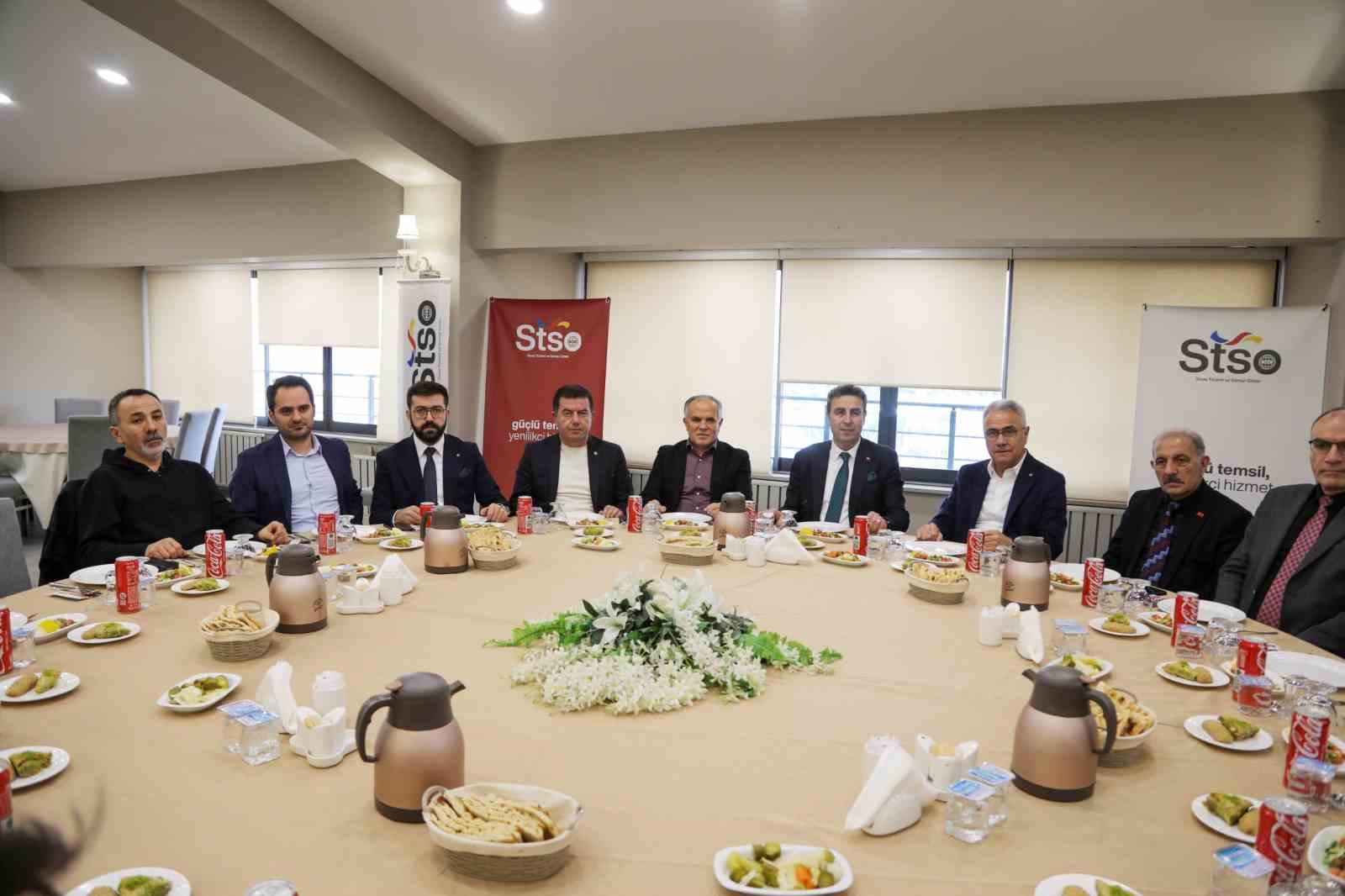 STSO Başkanı Zeki Özdemir, meslek odaları başkanlarıyla bir araya geldi
?v=1