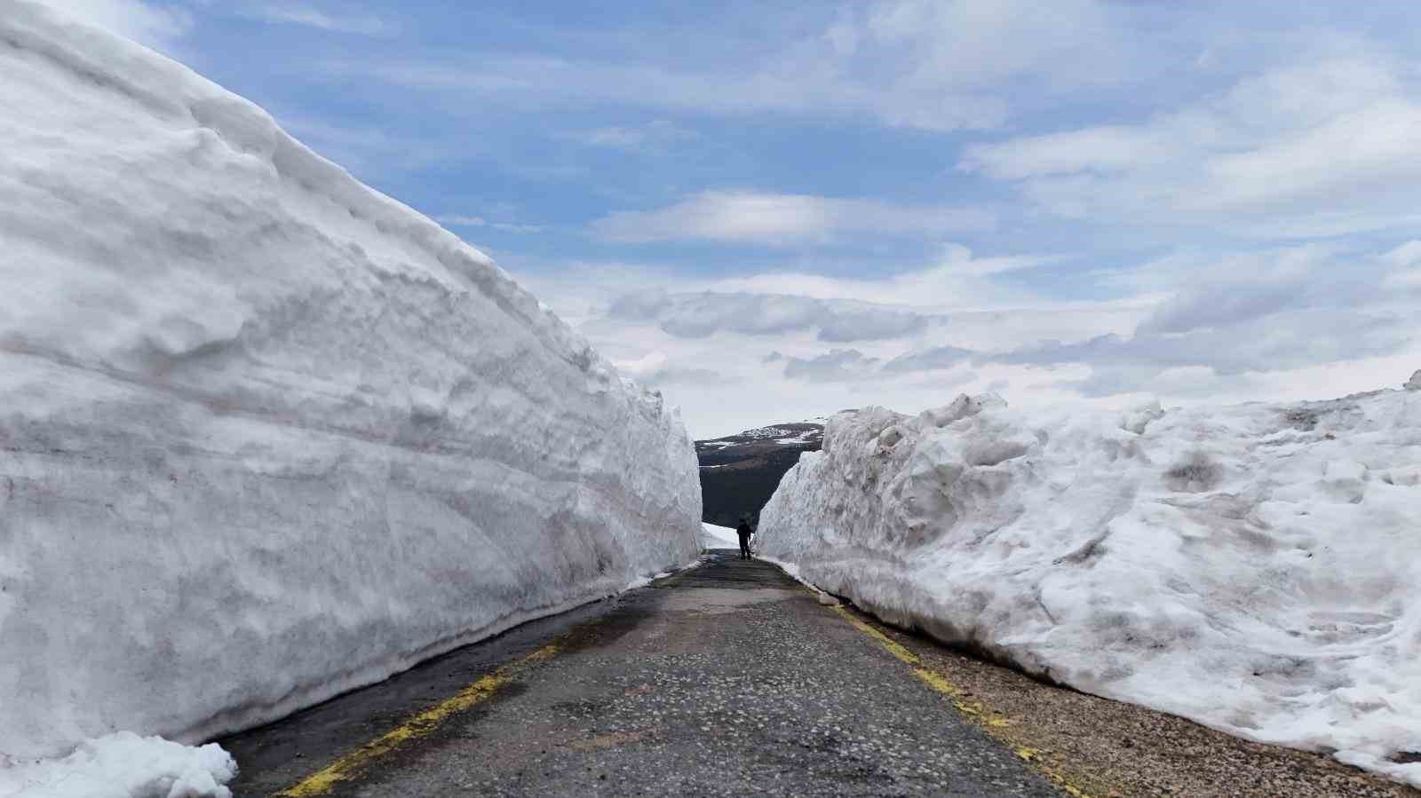 Ordu’nun yükseklerinde nisan sonunda 4 metre kar
?v=1