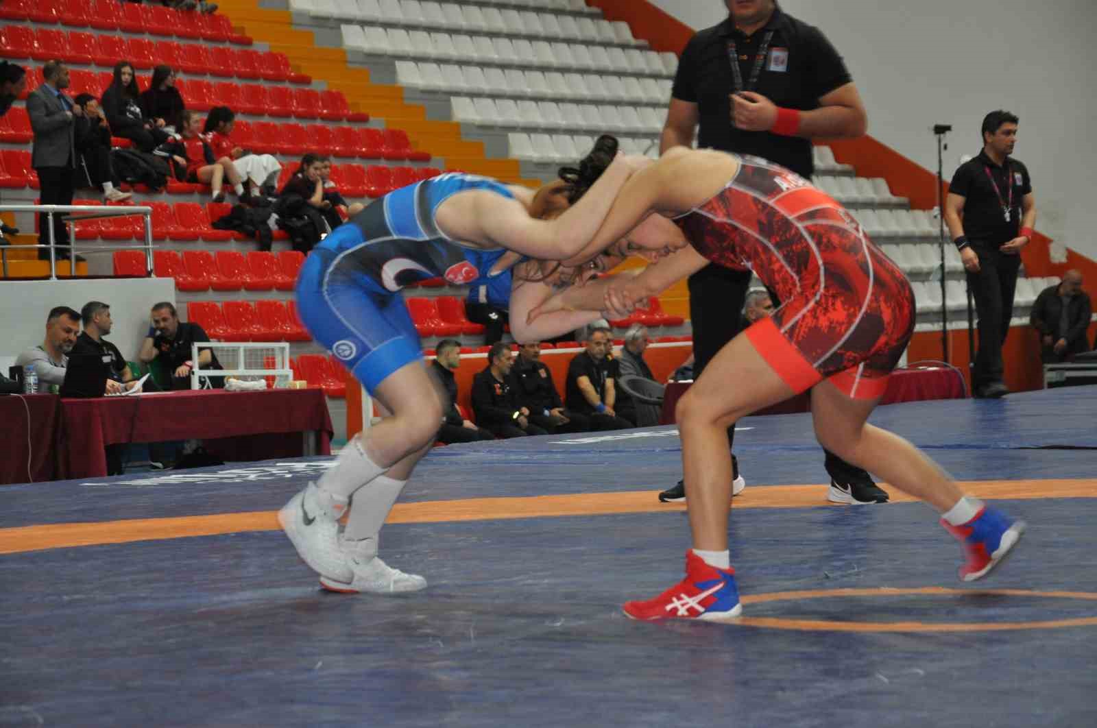 U15 Türkiye Güreş Şampiyonası Kars’ta devam ediyor
?v=1