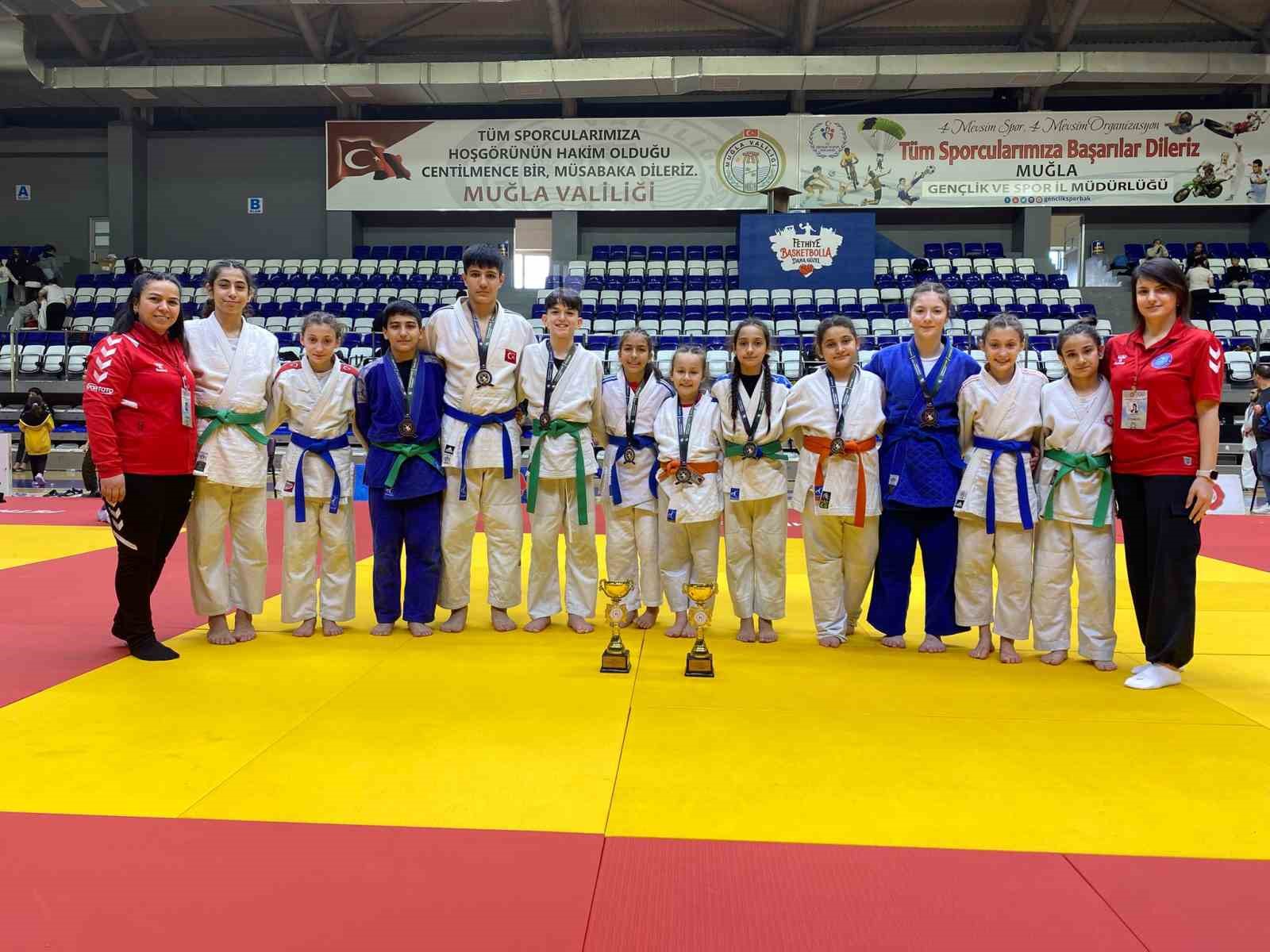 Salihlili judoculardan uluslararası başarı
?v=1