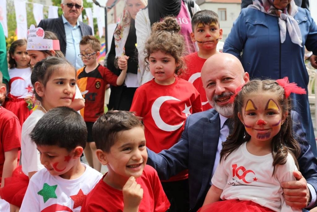 Başkan Çolakbayrakdar’dan çocuk şenliğine davet
?v=1