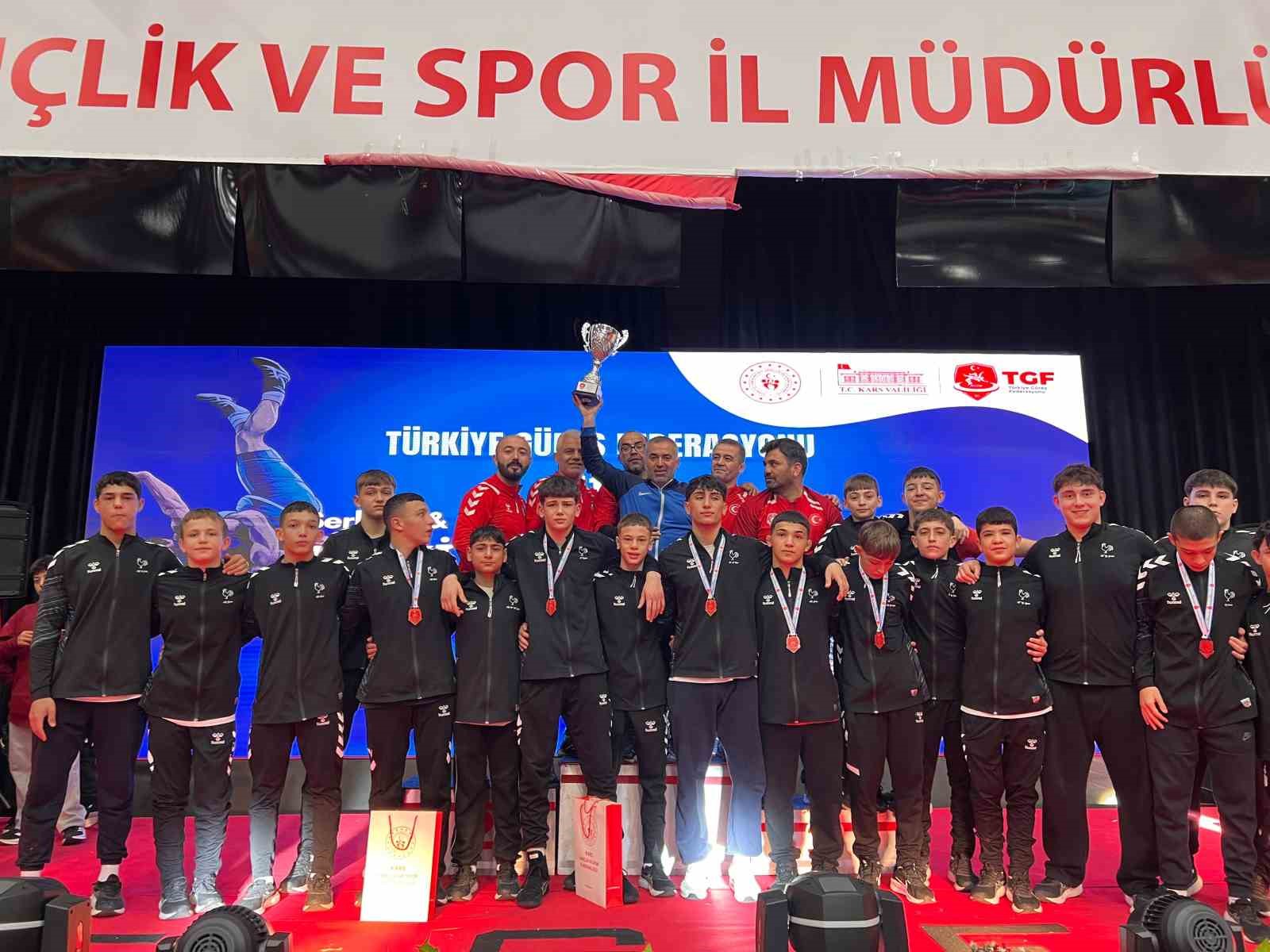 Denizlili güreşçiler Türkiye şampiyonu
?v=1