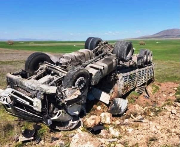 Kontrolden çıkan kamyon devrildi, sürücüsü yaralandı
?v=1