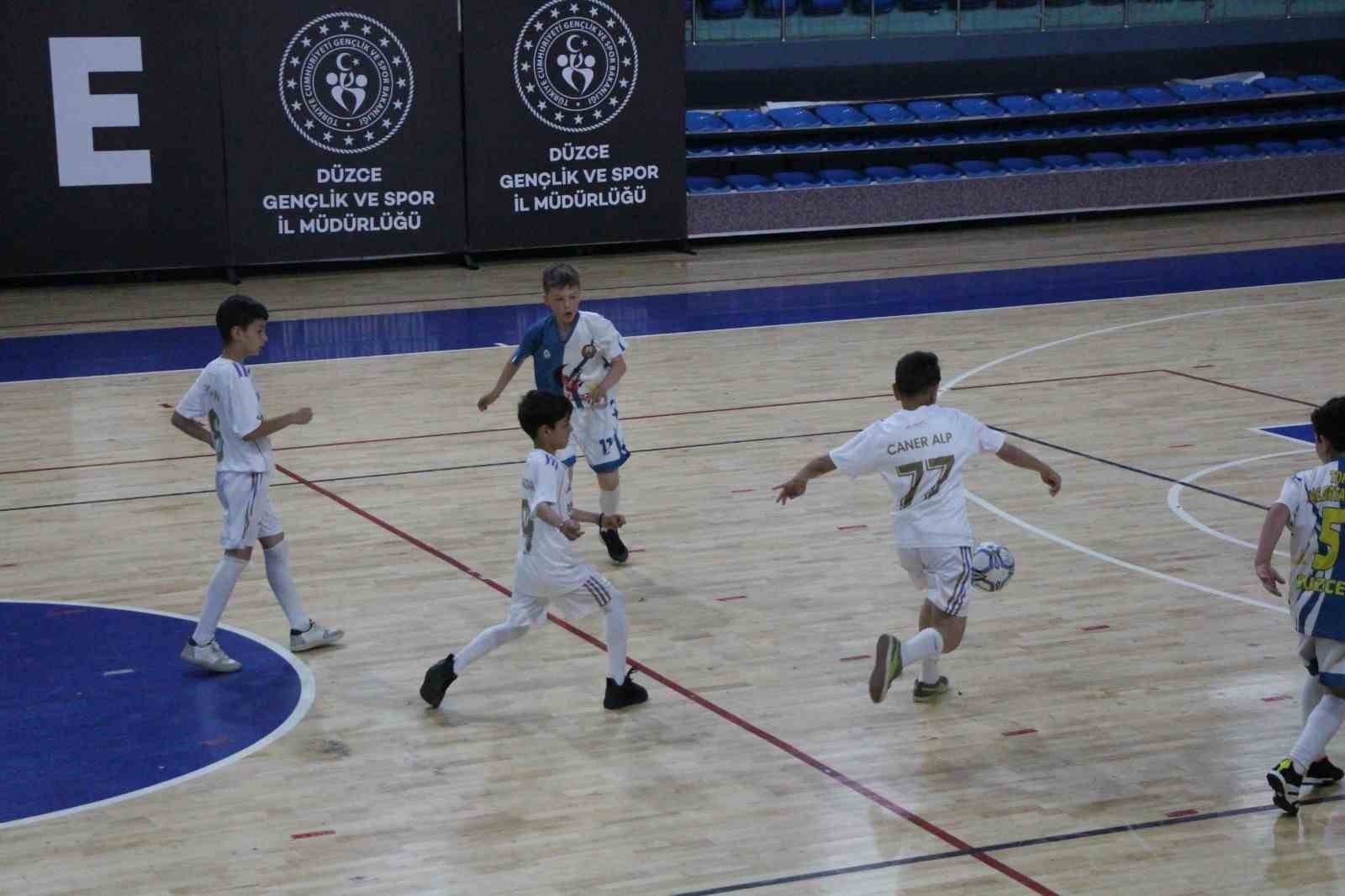 Okul Sporları müsabakaları tüm heyecanıyla sürüyor
?v=1