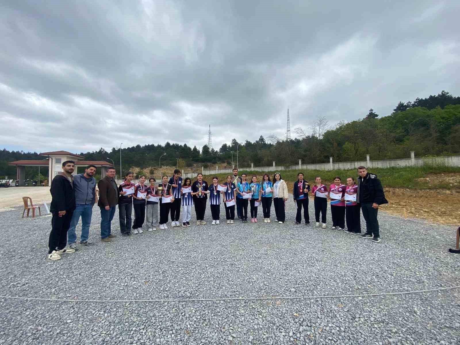 Küçük kızlarda Cumayeri şampiyon
?v=1