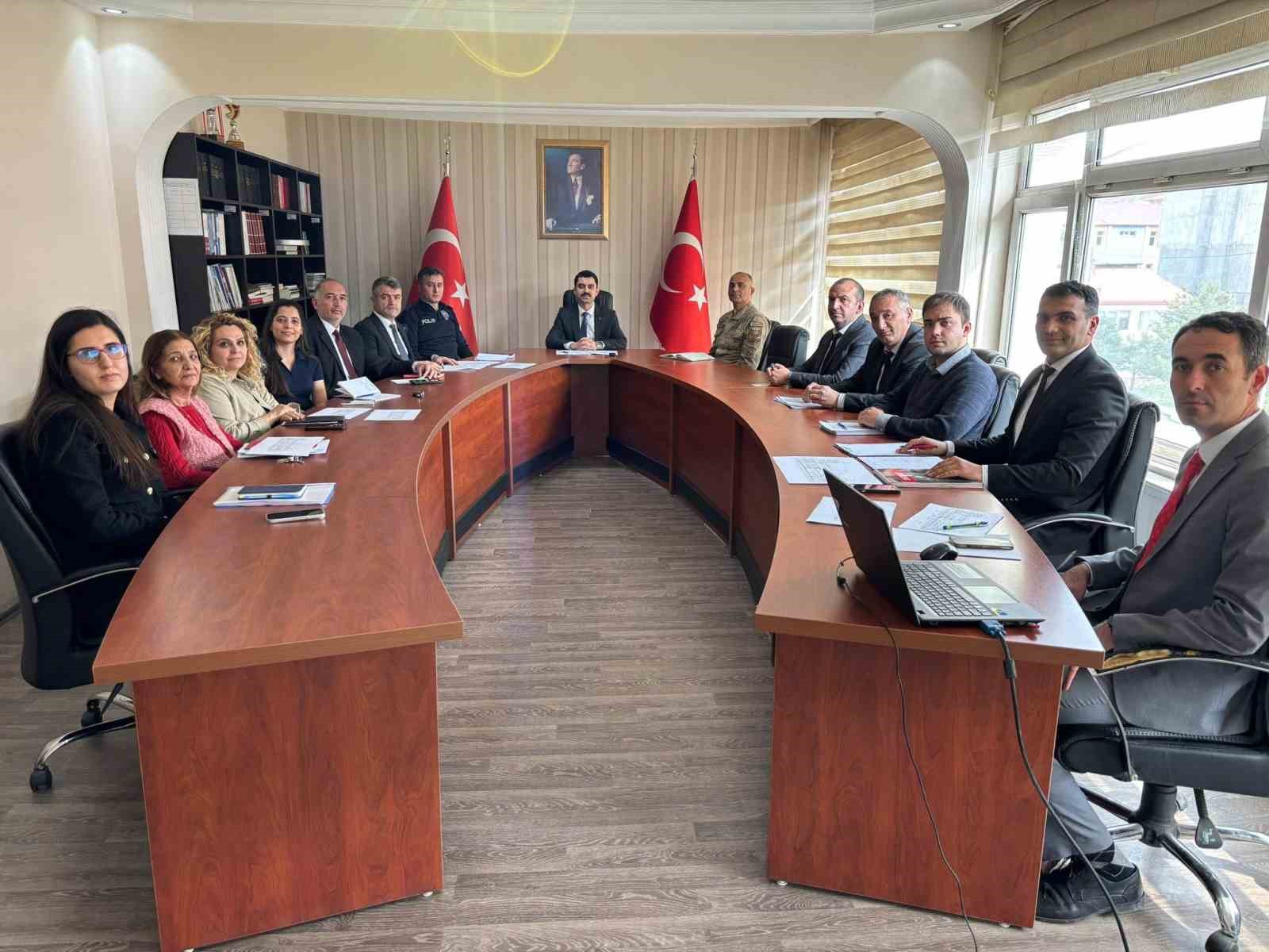 Susuz’da Kurum Amirleri Toplantısı düzenlendi
?v=1