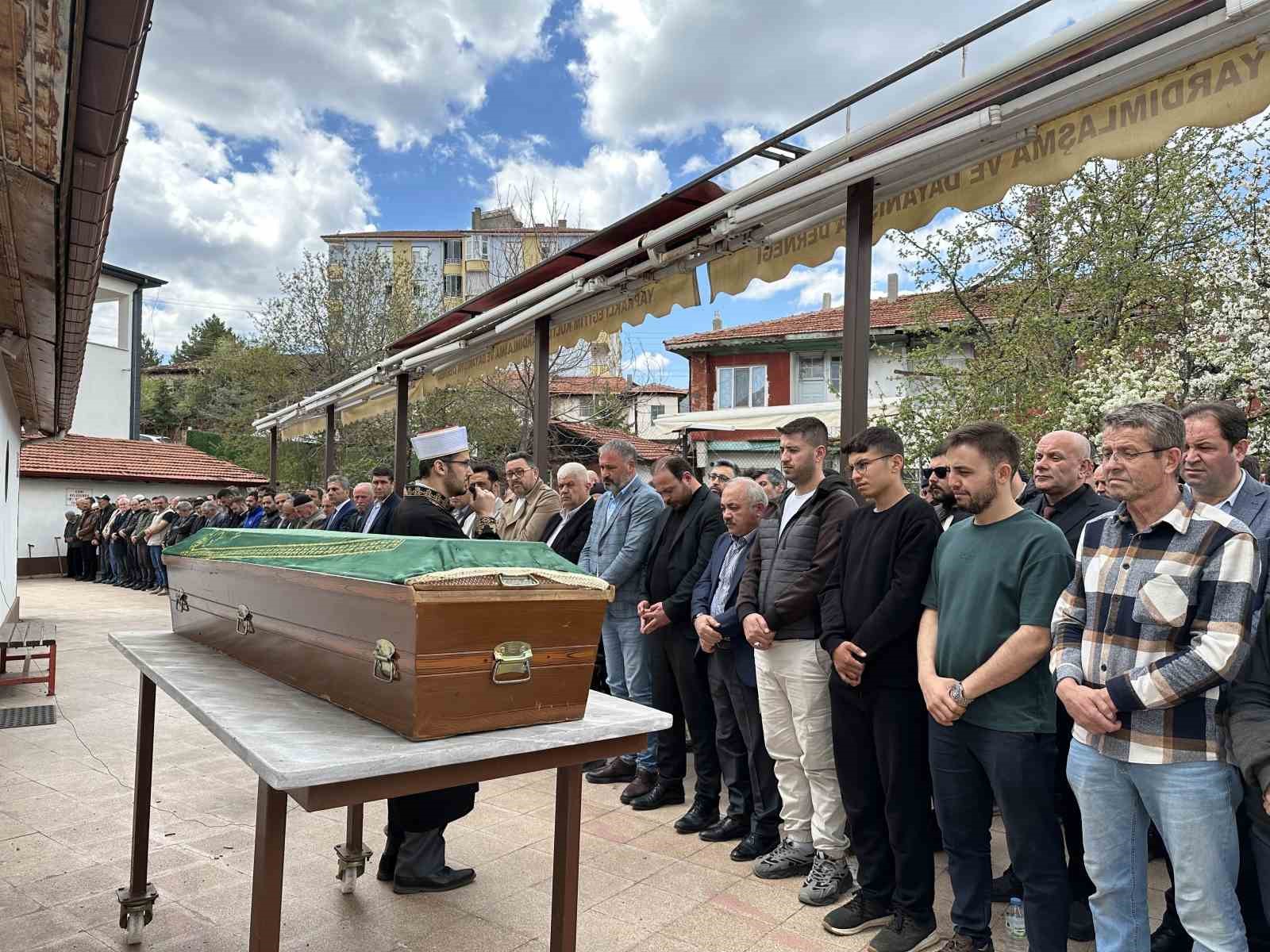 Ağabeyi tarafından öldürülen vatandaş toprağa verildi
?v=1