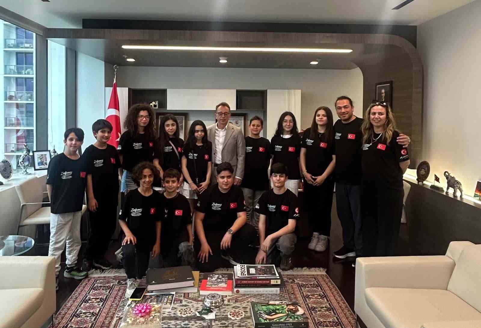 Salihli’den Miami Başkonsolosu’na Sardes Hediyesi
?v=1