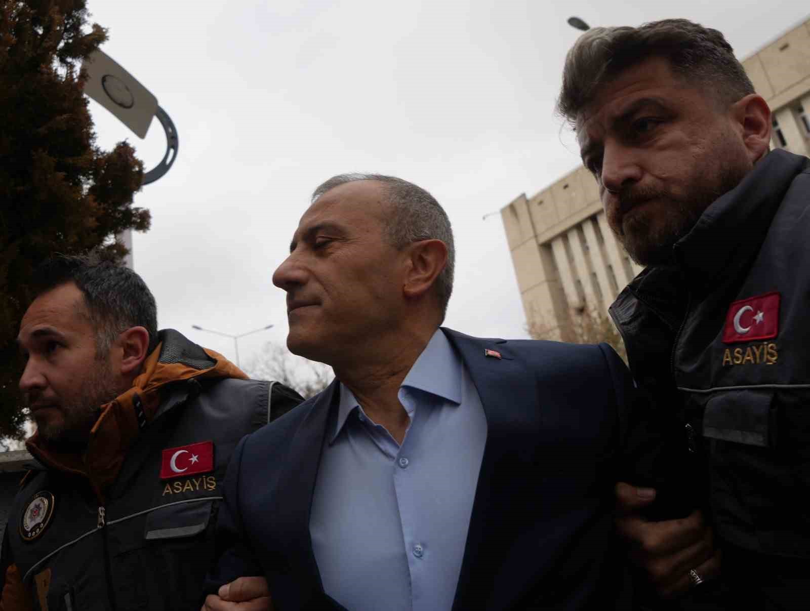 Tunceli eski Valisi Tuncay Sonel’in tutukluluğuna itirazı reddedildi
?v=1