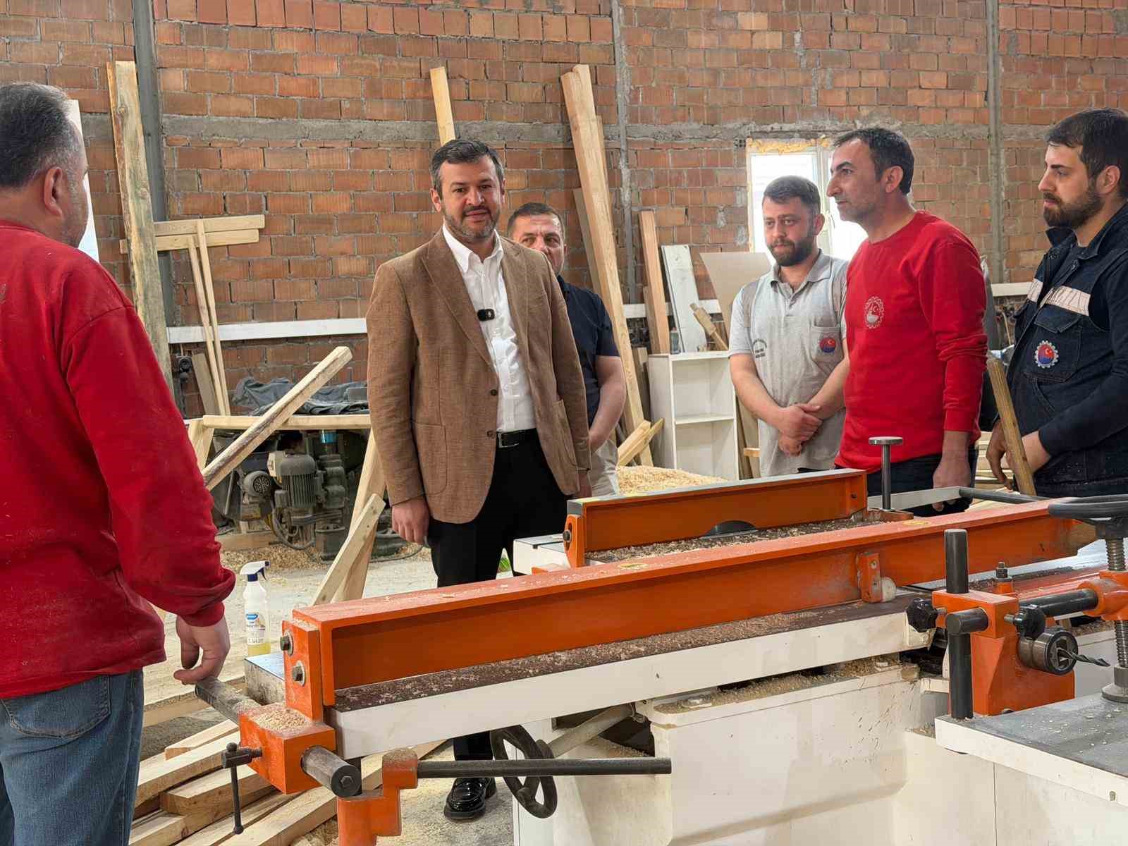 Başkan Çetinkaya’dan üretim hamlesi: Belediye marangozhanesinin kapasitesi 3 kat arttı
?v=1