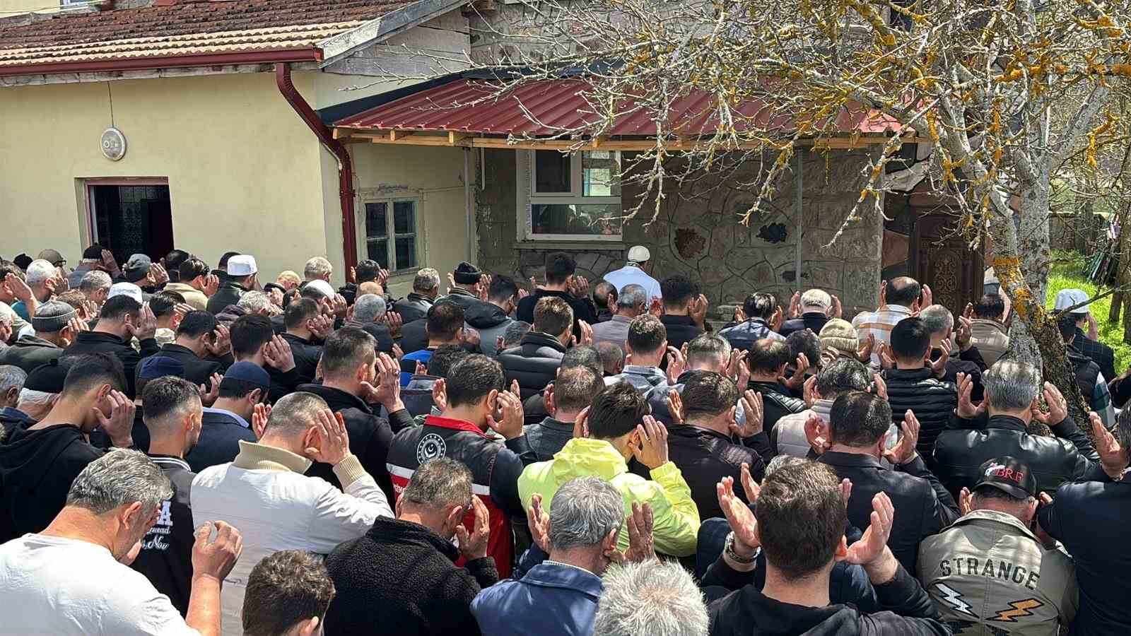 Bolu’da bebek cinayetinde kan donduran telefon:  Bebeğe bir şey oldu, ben gidiyorum 
?v=1