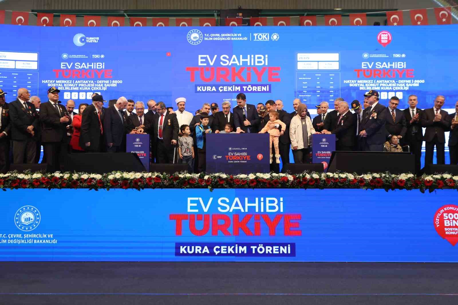 Bakan Kurum:  İstanbul’da 100 bin yuvamızın kuralarını çektik, sahiplerini belirledik 
?v=1