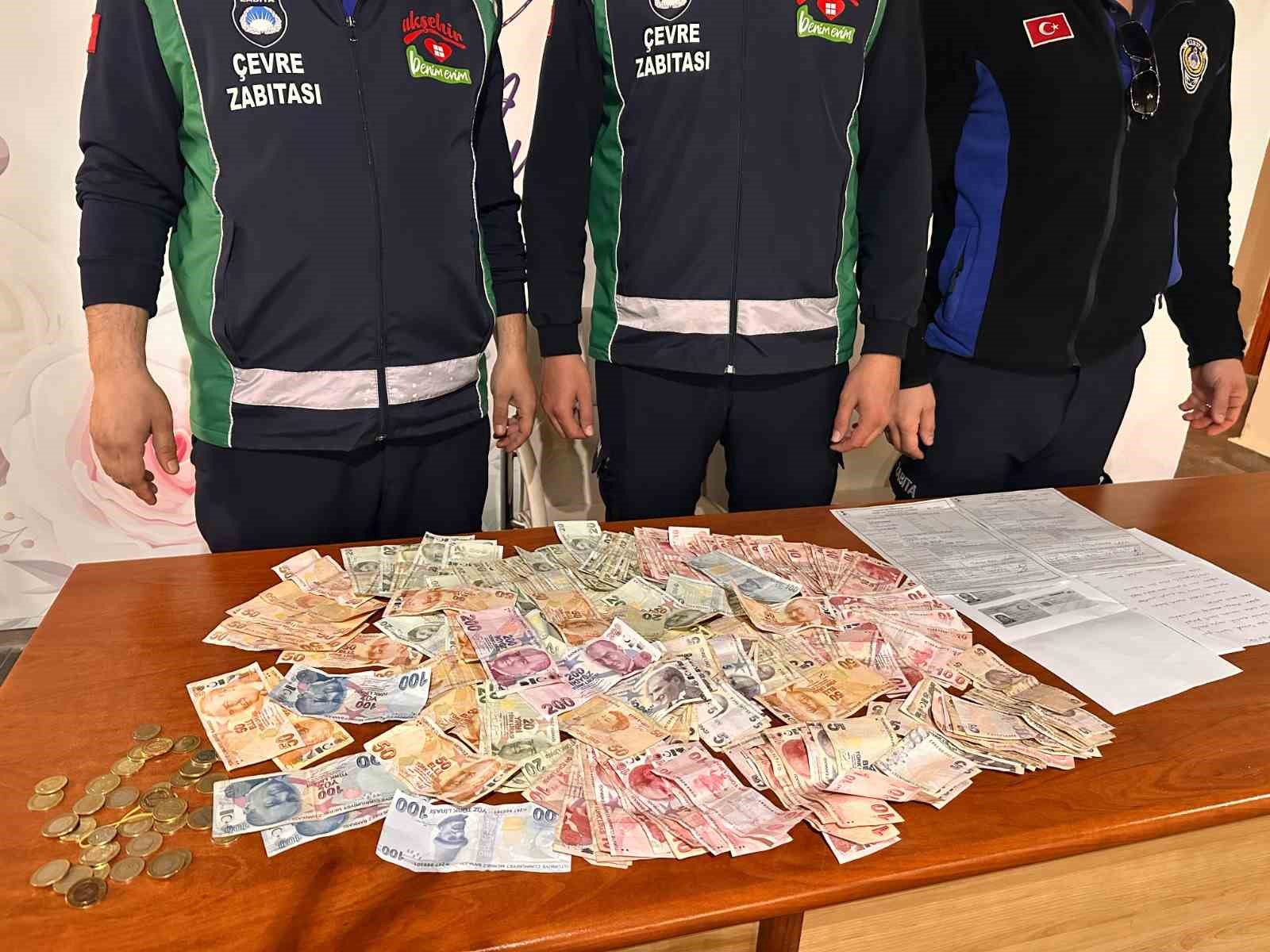 Akşehir’de dilenci operasyonu: 4 bin 410 TL’ye el konuldu
?v=1