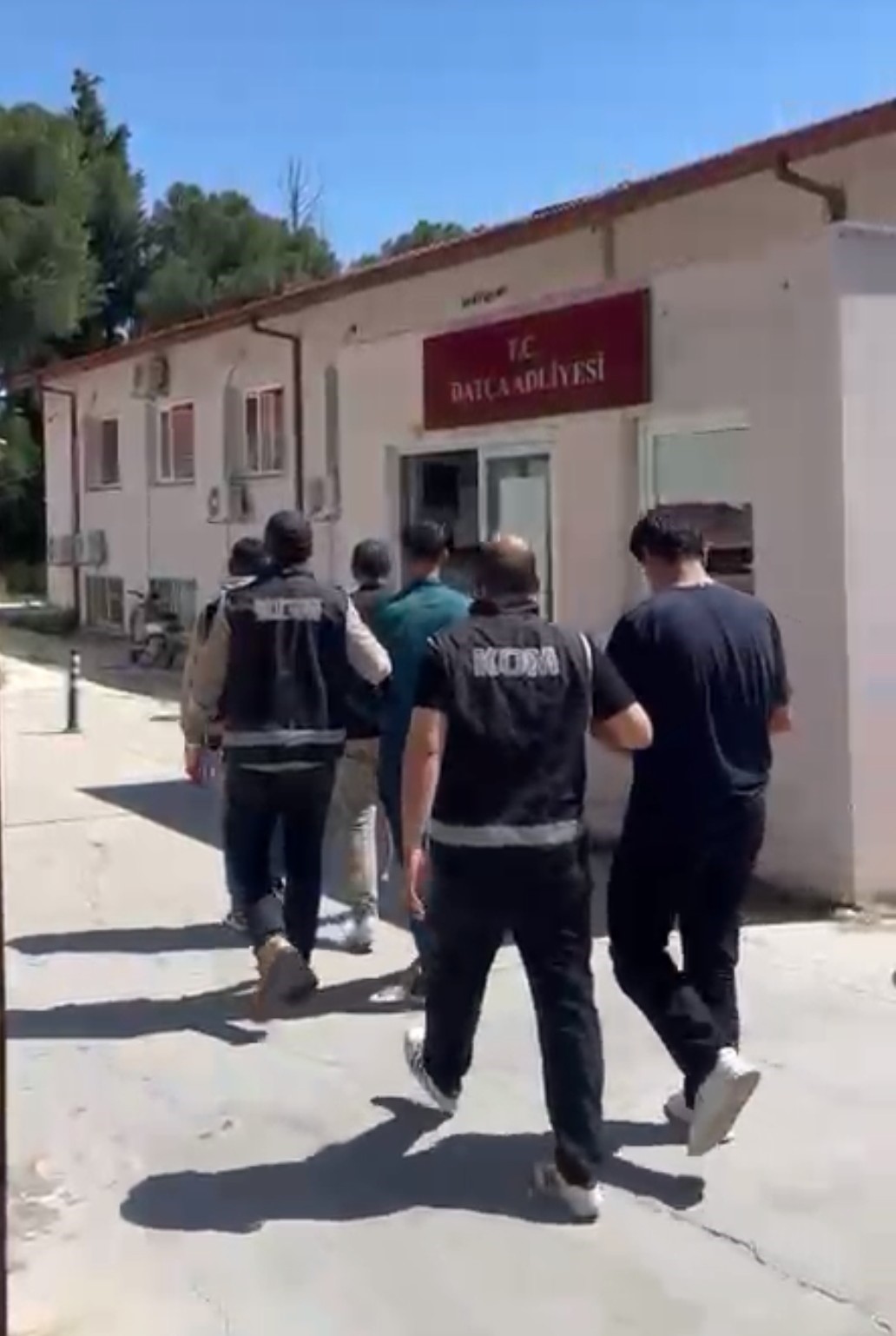 Eski AK Parti Muğla İl Başkanı Laçin’e yönelik saldırıda 3 şüpheli tutuklandı
?v=1