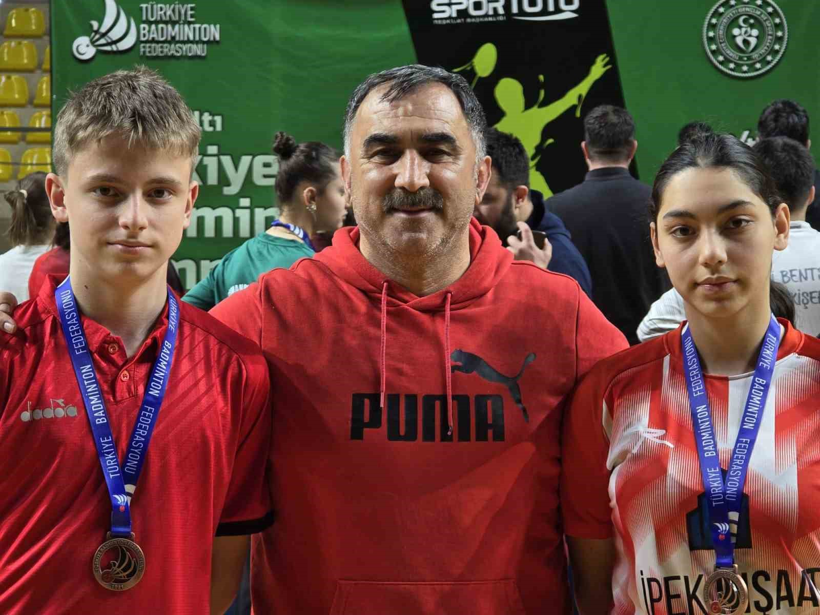 Erzincanlı badmintoncular Türkiye üçüncüsü oldu
?v=1