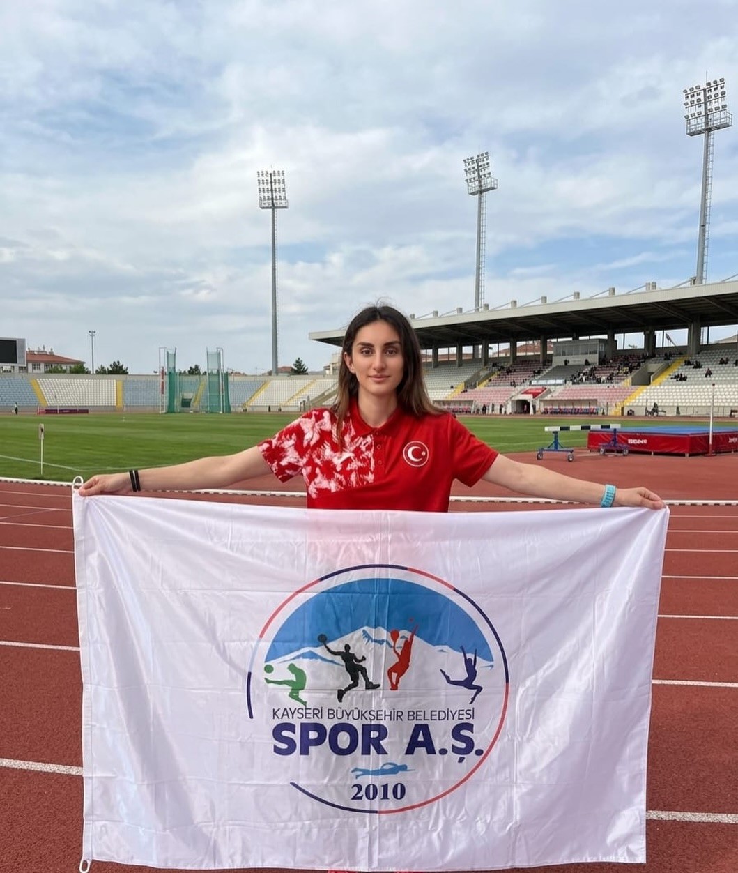 Kayserili sporcu Türkiye rekoru kırarak olimpiyat barajını aştı
?v=1