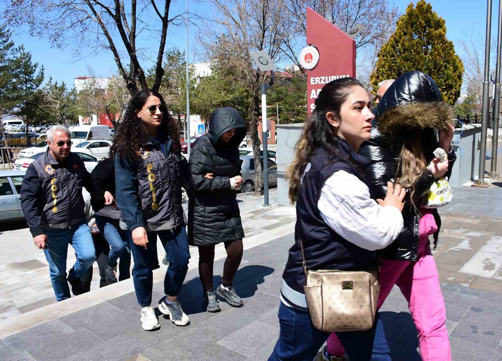Erzurum’da masaj salonu maskesi altında fuhuş şebekesine darbe
?v=1