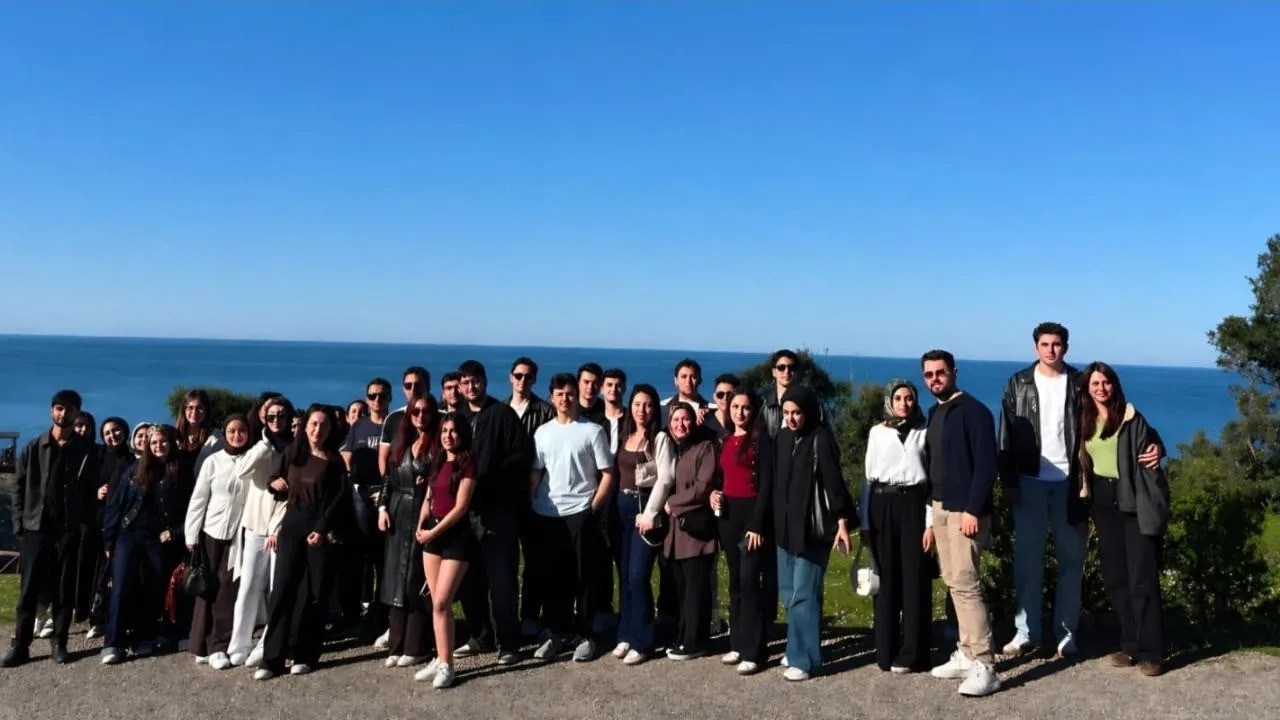 Samsunlu öğrencilerden Sinop çıkarması
?v=1