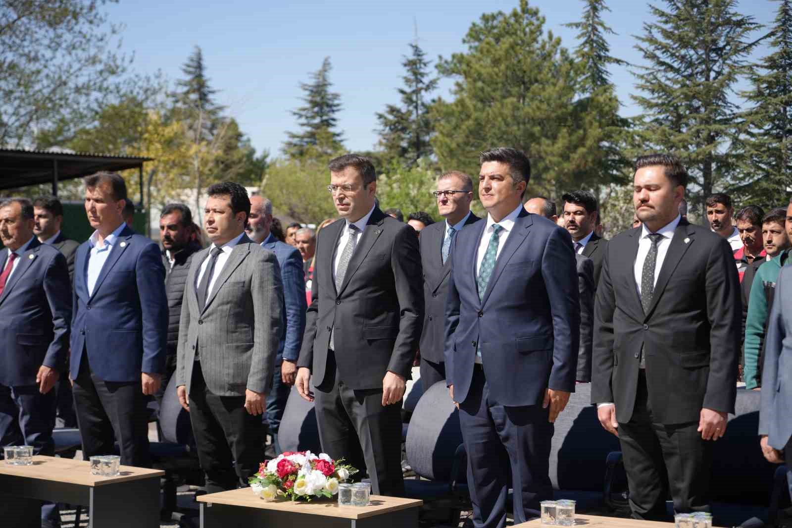 Niğde’de üreticilere tohum ve çilek fidesi desteği: 522 üreticiye dağıtım yapıldı
?v=1