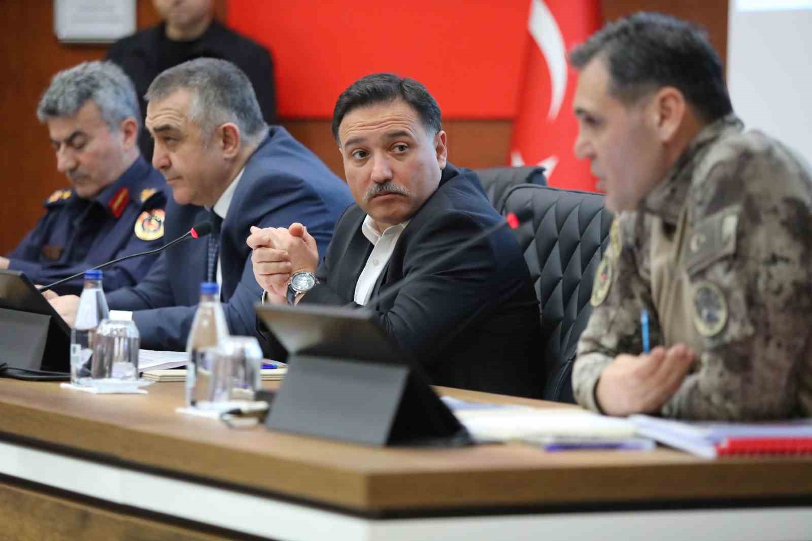 Kent Güvenlik Danışma Kurulu Vali Çiçek başkanlığında toplandı
?v=1