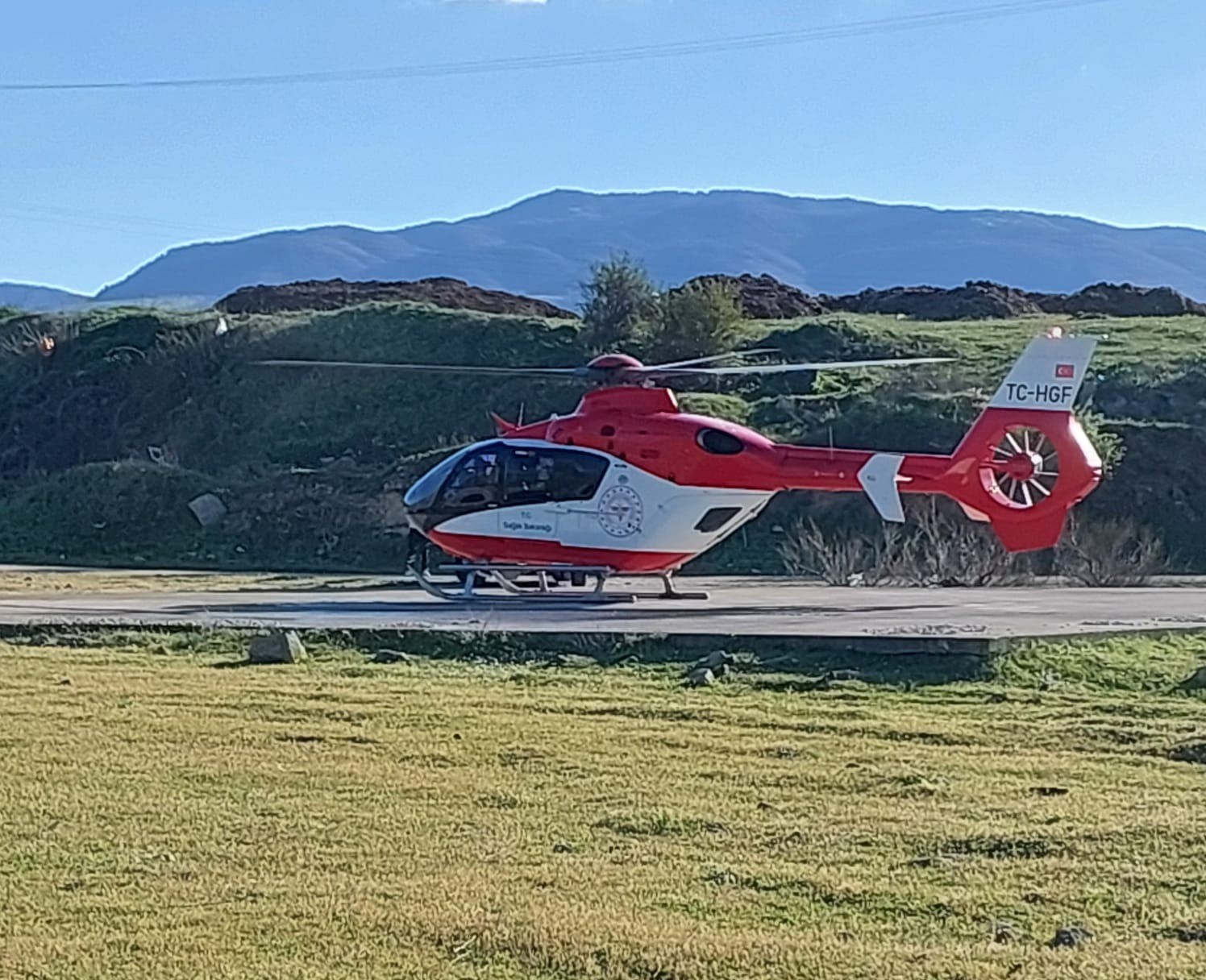 Ambulans helikopter kalp krizi geçiren hasta için havalandı
?v=1