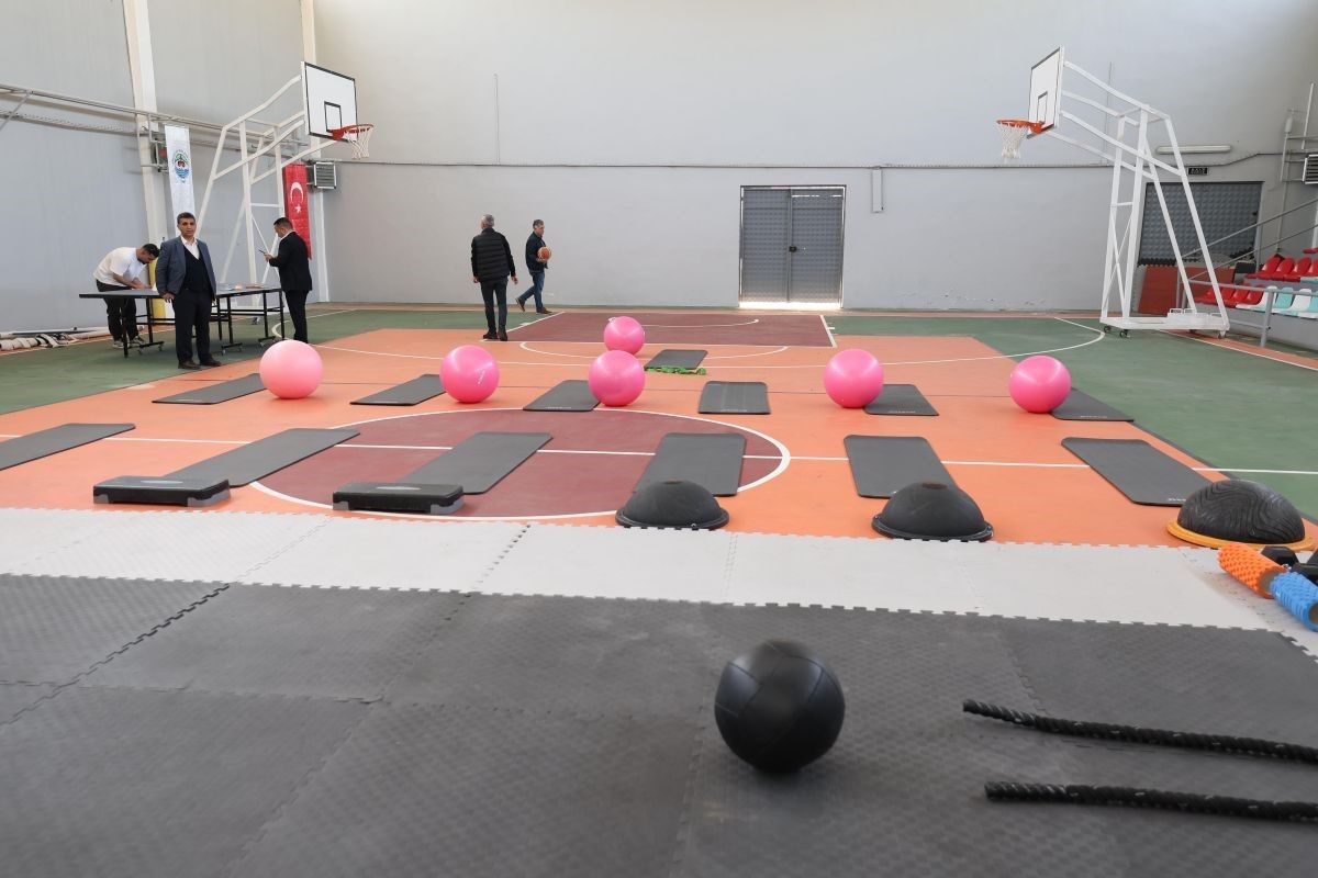 Yenilenen Tavşancıl Spor Salonu kapılarını açtı
?v=1