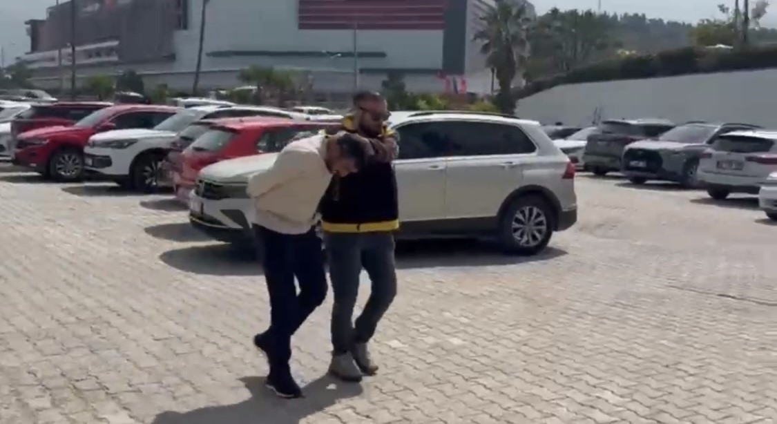 İskenderun’da silahlı çatışmanın şüphelileri tutuklandı
?v=1