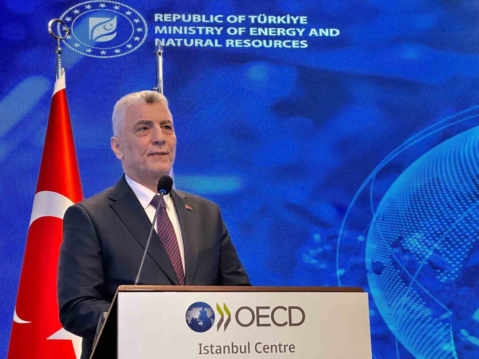 Bakan Bolat’tan kritik minerallere erişim için küresel iş birliği çağrısı
?v=1