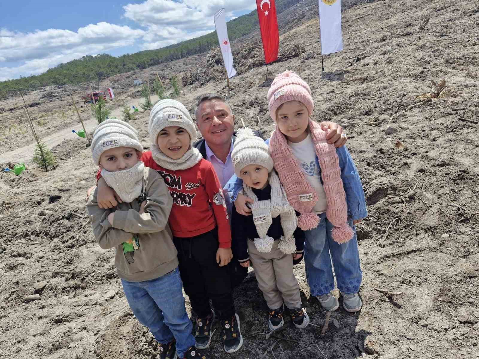 ’Yüz Çocuk Bin Fidan’ adlı ağaç dikme etkinliğinde 1000 fidan dikildi
?v=1