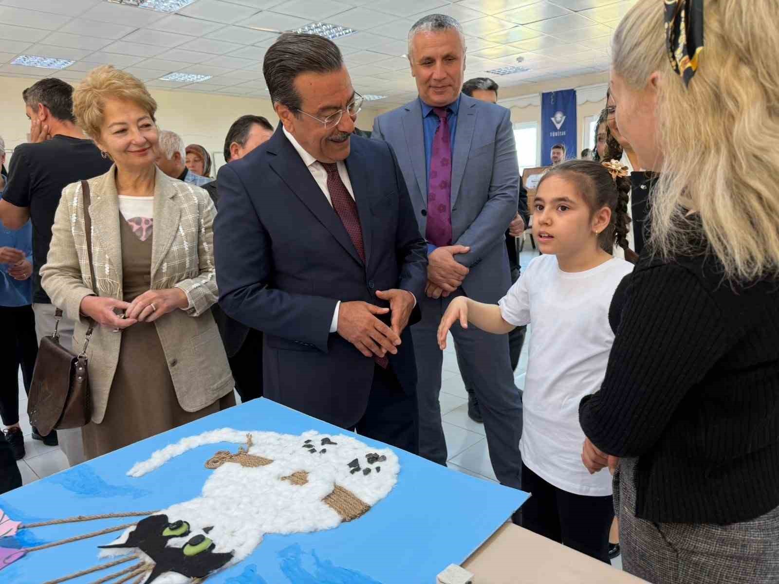 Burhaniye’de özel öğrencilerin düzenlediği bilim fuarı ilgi gördü
?v=1